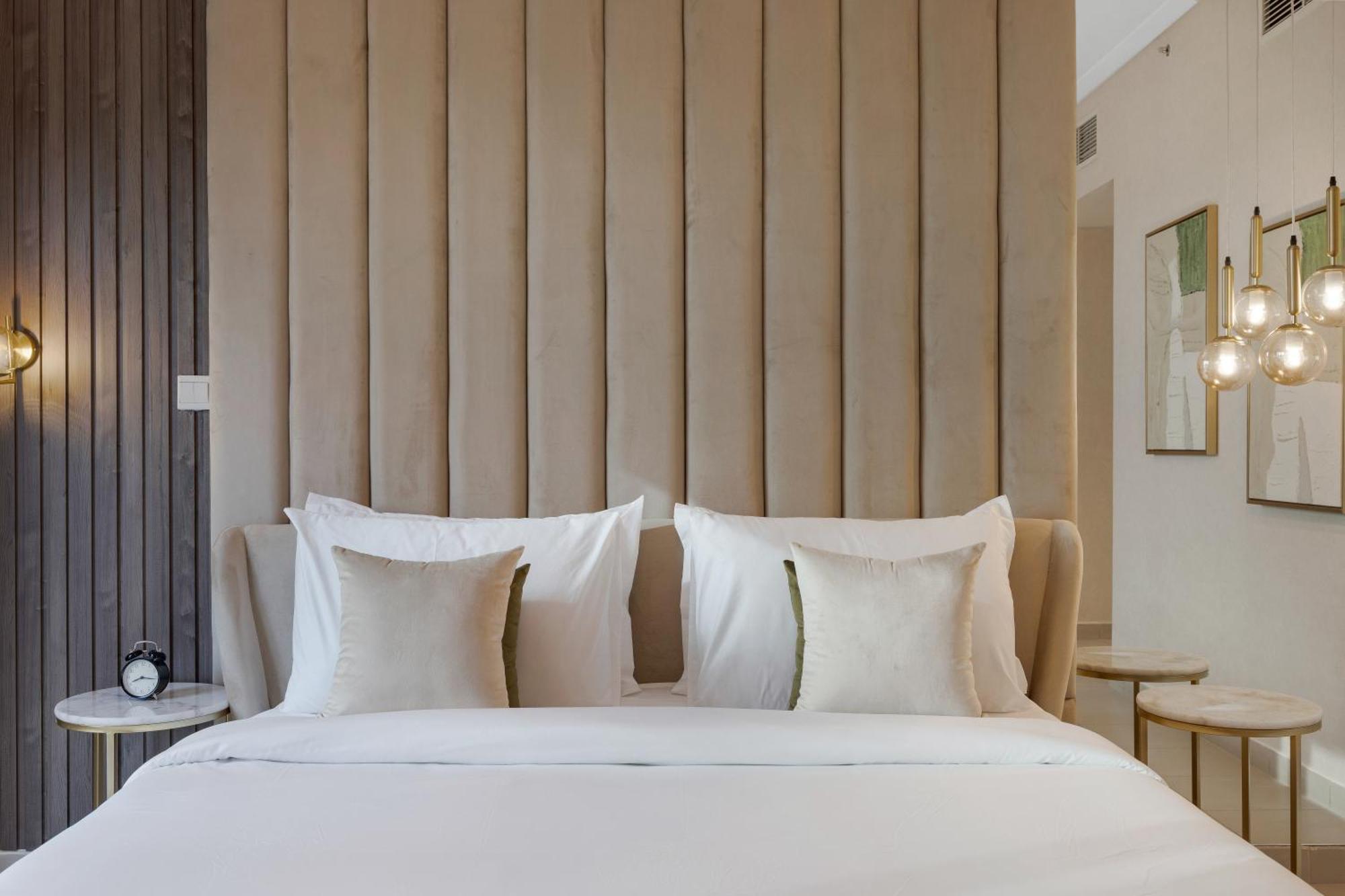 Apartment Durrani Homes - The Luxe Retreat 4br Podium With Private Jacuzzi And Burj Khalifa View Dubai